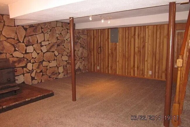 Building Photo - Gorgeous 4 Bedroom Ranch House - Updated photos coming soon