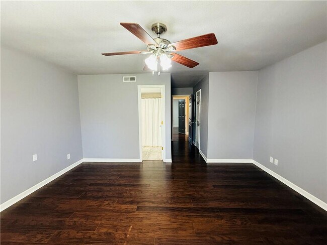 Building Photo - 2714 W Fir St