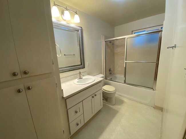 Building Photo - 341 Williams St