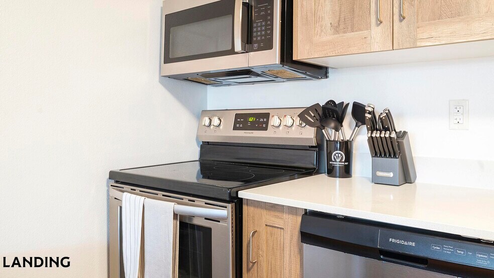 Building Photo - 2851 Maingate Village Cir