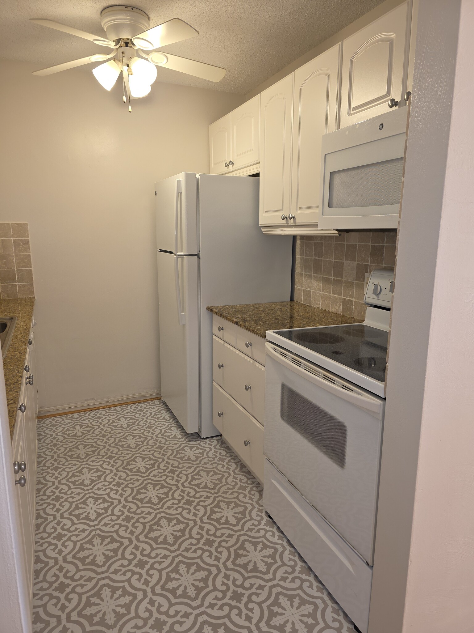 Kitchen - 8450 112th St N