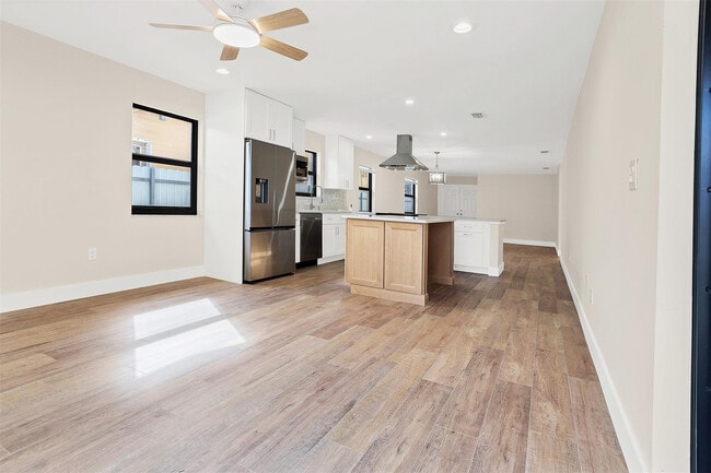 Building Photo - 391 NW 58th Ave