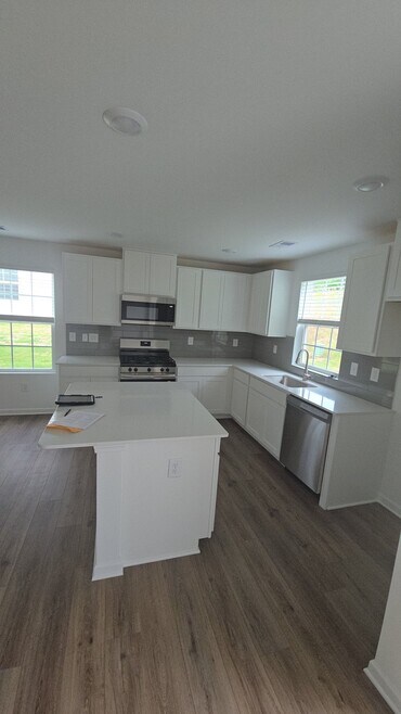 Building Photo - 121 Tango Dr