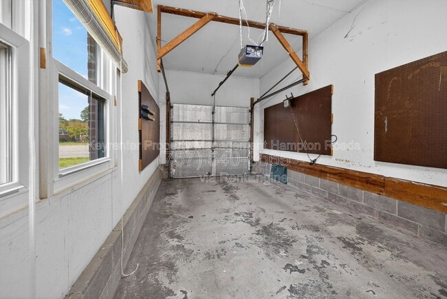 Building Photo - 204 Cleopatra Ct