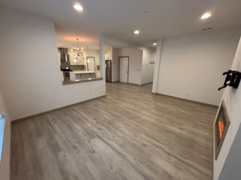 Building Photo - 9020 4th Ave S