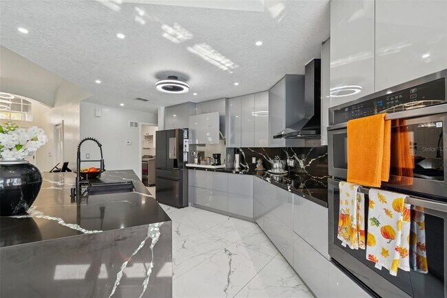 Building Photo - 1062 Greenturf Rd