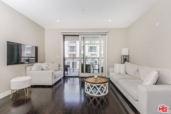 Building Photo - 376 Caruso Ave