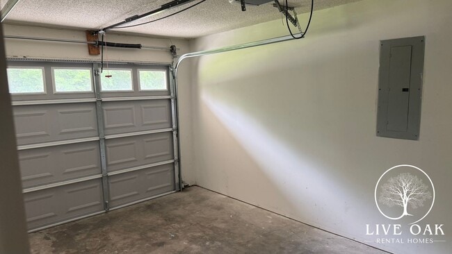 Building Photo - ENJOY A $500 MOVE-IN CREDIT WHEN YOU LEASE TODAY!**