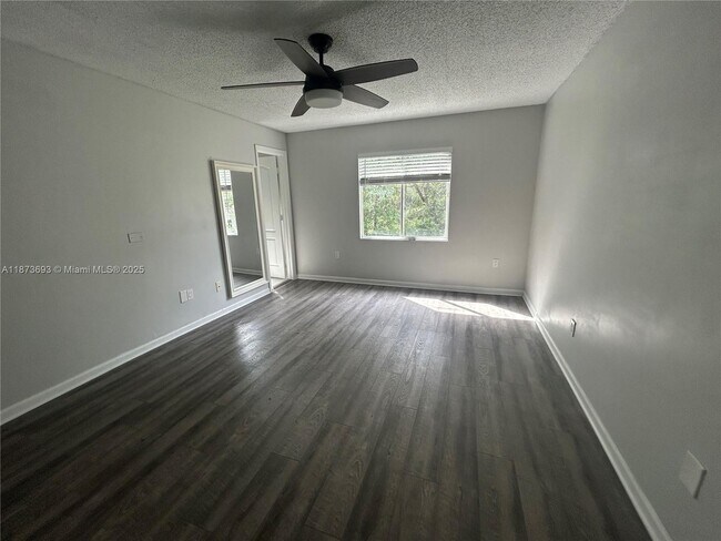Building Photo - 4752 NW 59th Manor