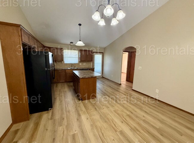 Building Photo - $1575 - 4 bedroom/ 2 bathroom - Gorgeous newly remodeled townhome!