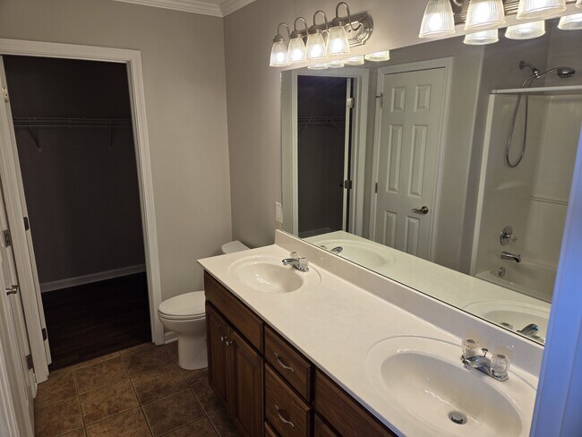 Building Photo - 110 Livingston Cove