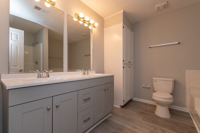 Building Photo - Updated 3 BR/2 BA - 10 Minutes From Gate 5 @ Ft. Gordon