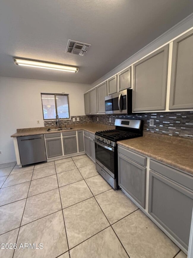 Building Photo - 1261 E Dust Devil Dr