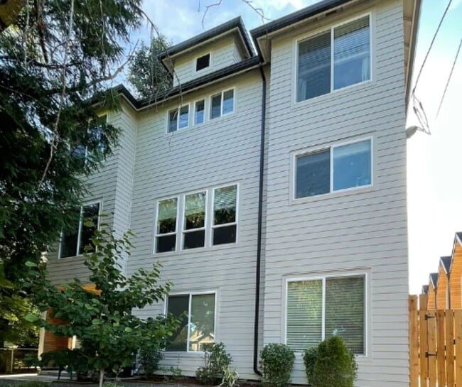 Building Photo - 4384 N Gantenbein Ave