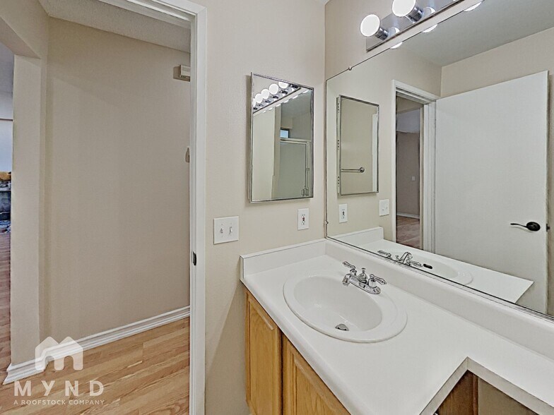 Building Photo - 1576 Reno View Dr