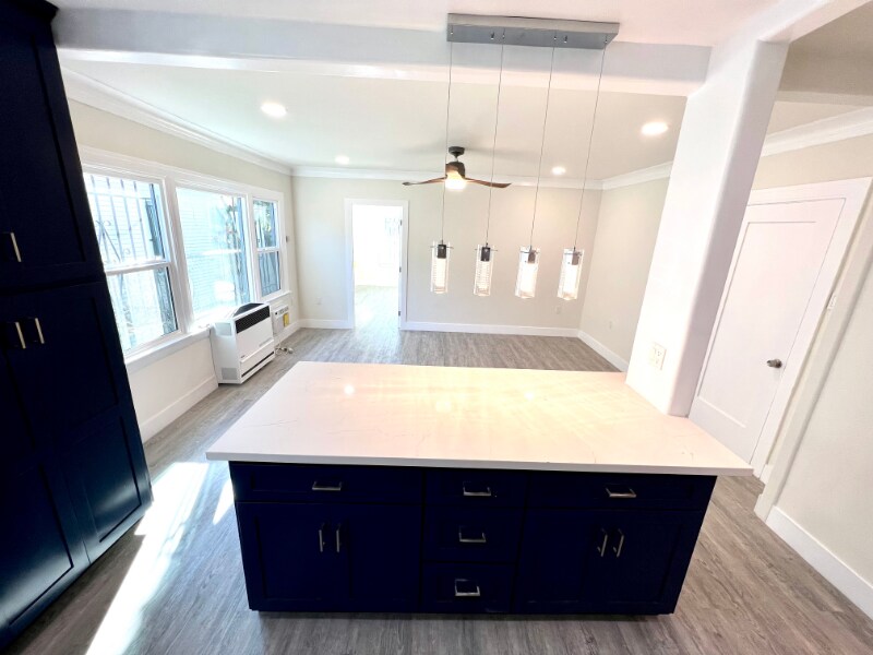 Building Photo - 855 W 43rd Pl
