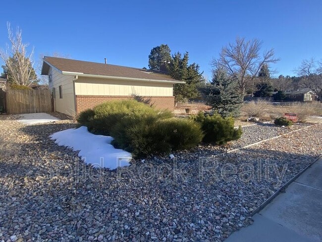 Building Photo - 6505 Wicklow Cir E