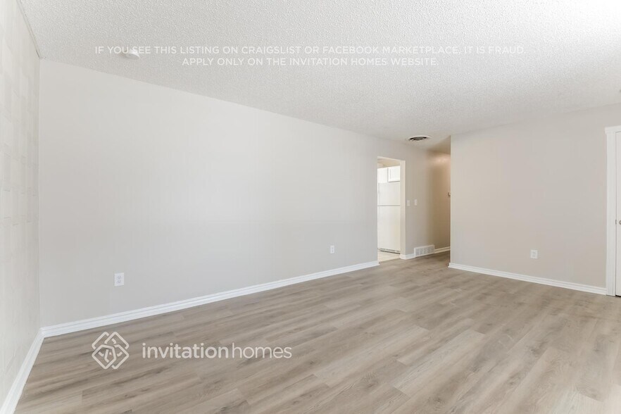 Building Photo - 2852 S Mobile St