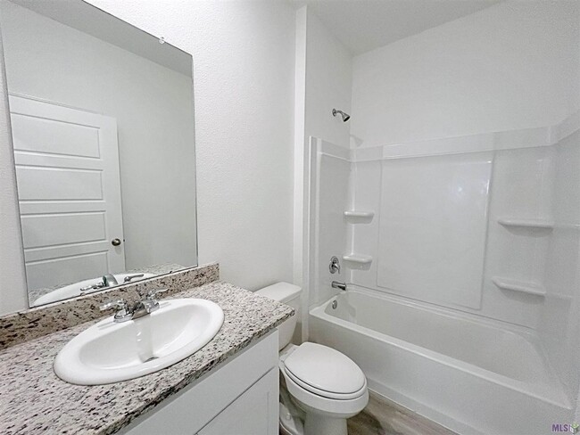 Building Photo - 4 Bedroom House NEAR LSU - Hunters Trace- ...