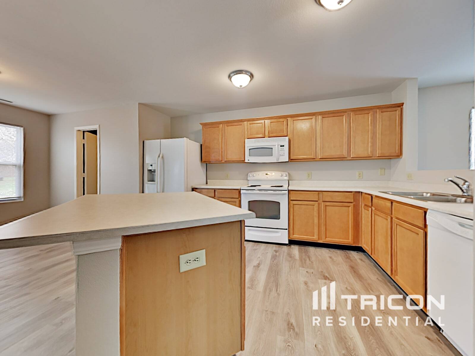 Building Photo - 1413 Bluestem Dr