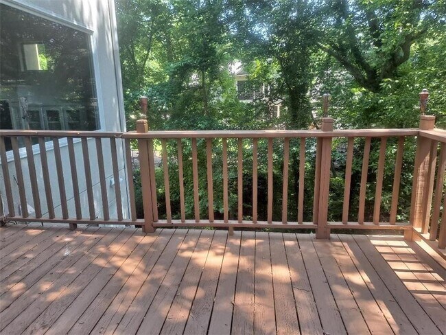 Building Photo - 2431 Coosawattee Dr NE