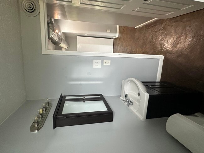 Building Photo - 702 Wilkinson Blvd