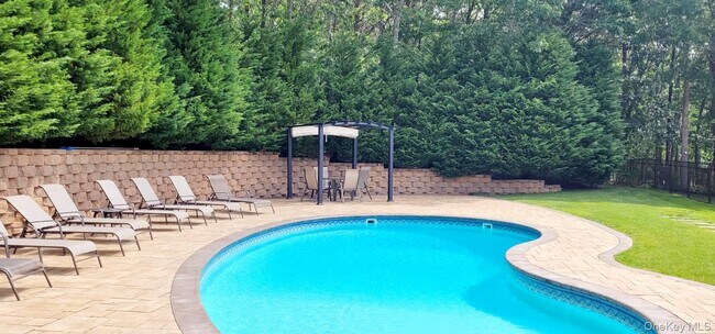 Building Photo - 126 Malloy Dr