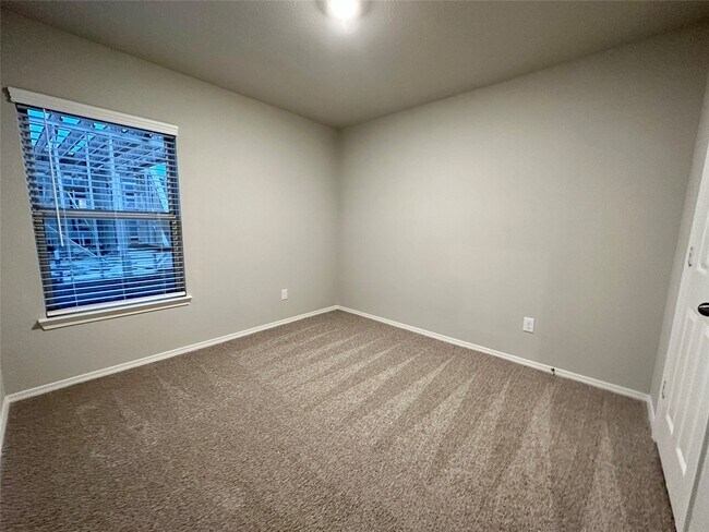 Building Photo - 506 Dalloway St