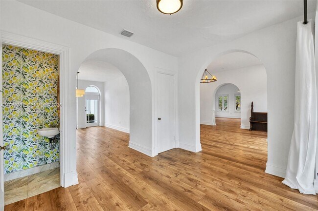 Building Photo - 113 NE 101st St