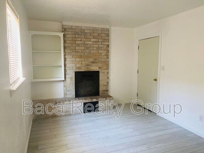 Building Photo - 305 S Fifth Street