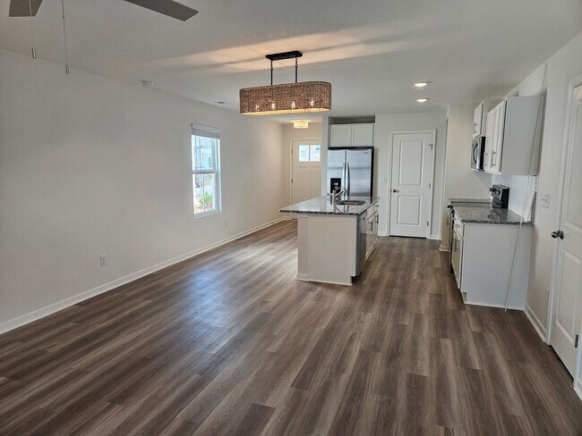 Building Photo - Unfurnished 3 Bedroom, 2 bath home - Hampstead - Brookfield Branch Community