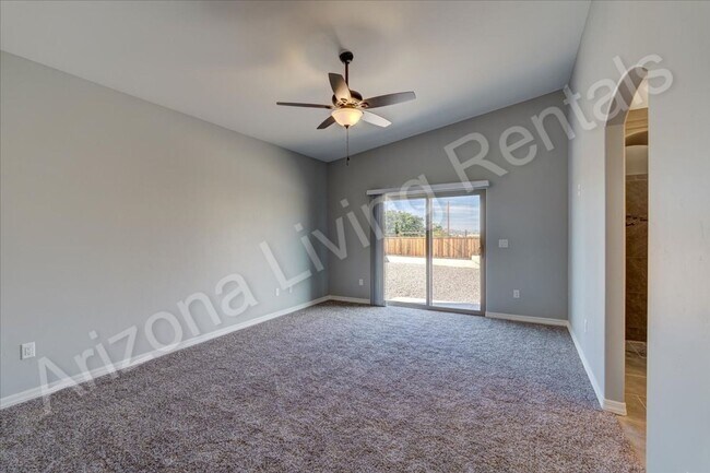 Building Photo - RV GARAGE HOME
