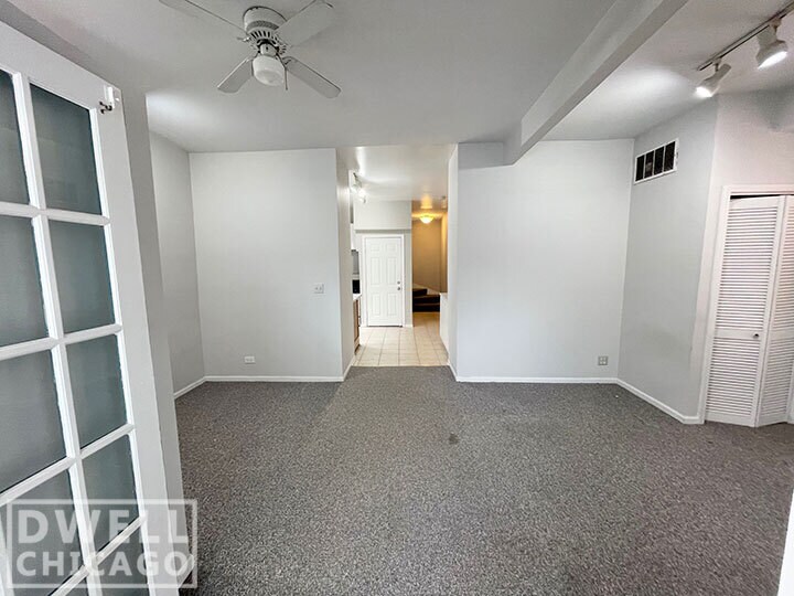 Building Photo - 3631 N Hermitage Ave