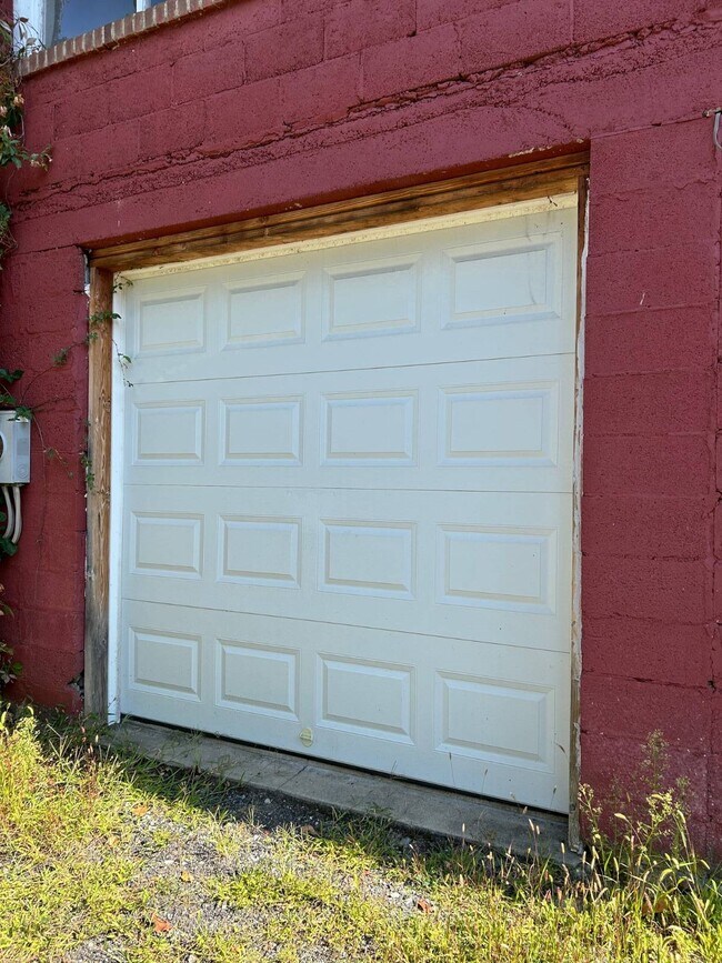 Building Photo - 54 Pancake Hollow Rd