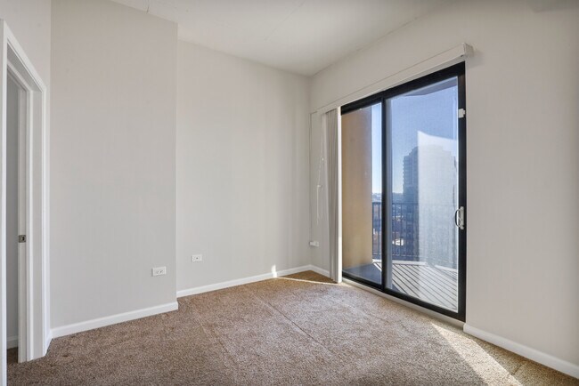 Building Photo - 1464 S Michigan Ave