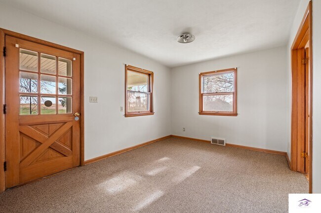 Building Photo - AVAILABLE NOW!