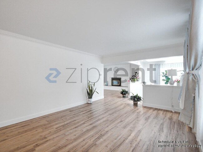 Building Photo - 4820 Seahurst Ave