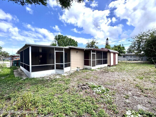 Building Photo - 305 Edinburgh Dr