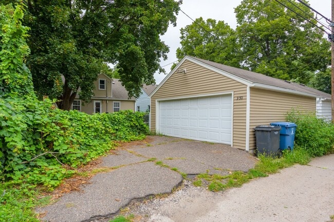 Building Photo - Lovely 3 Bedroom Home in Minneapolis
