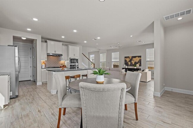Building Photo - 124 Oakstone Dr