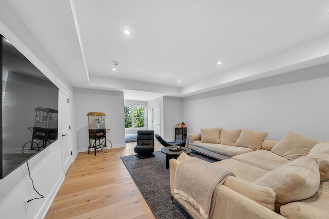 Building Photo - 976 Scioto Dr