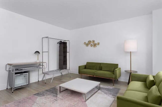 Building Photo - 956 Washington Ave