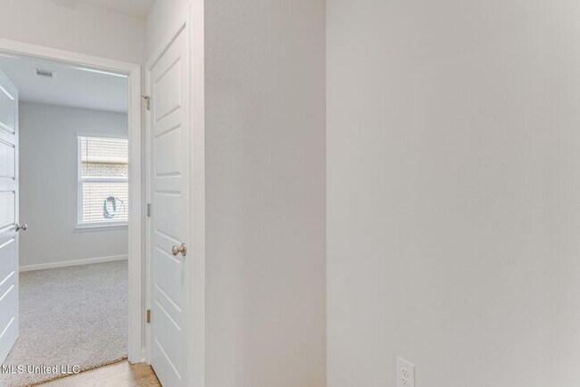 Building Photo - 1057 Enclave Cir