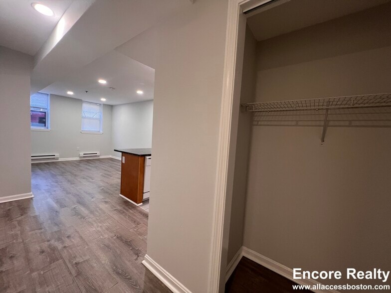 Building Photo - 55 Queensberry St