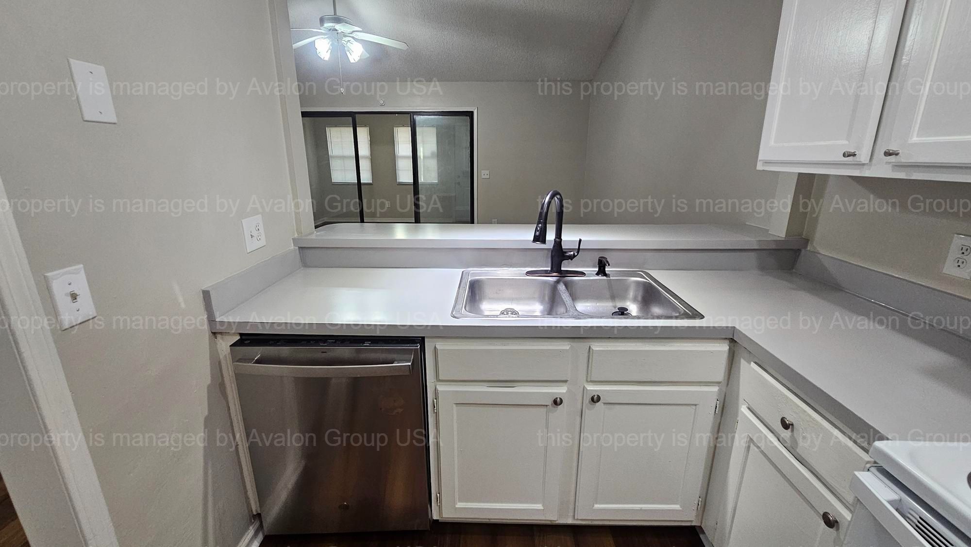 Building Photo - 3545 Villa Pl