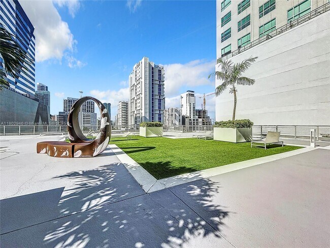 Building Photo - 690 SW 1st Ct