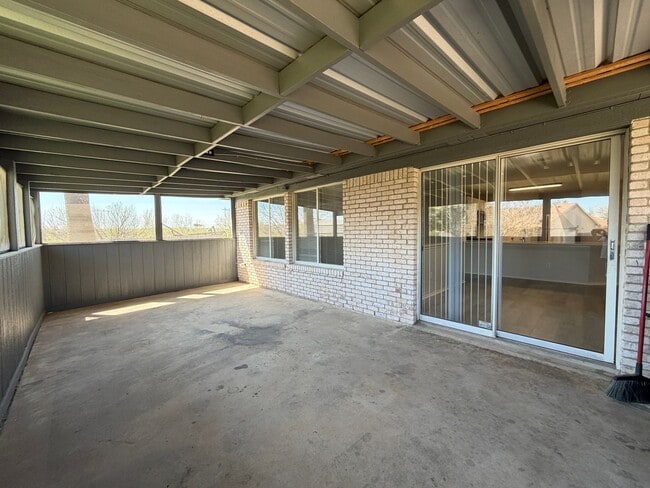 Building Photo - 3/2 in Del Valle