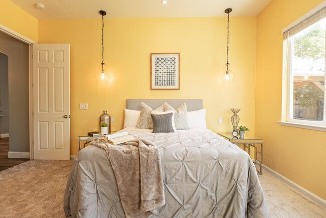 Building Photo - 563 Veneto Ct