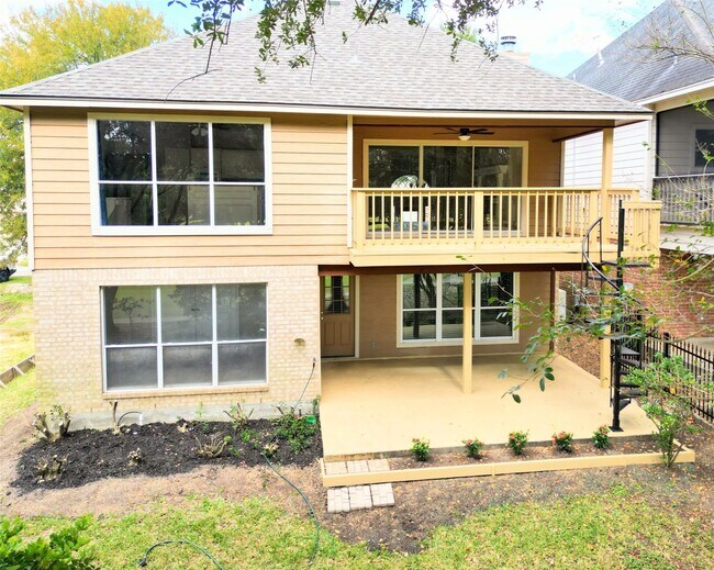 Building Photo - 170 April Cove