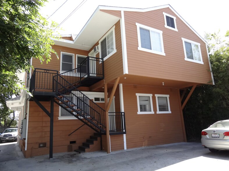 Building Photo - 1149 W 37th Pl